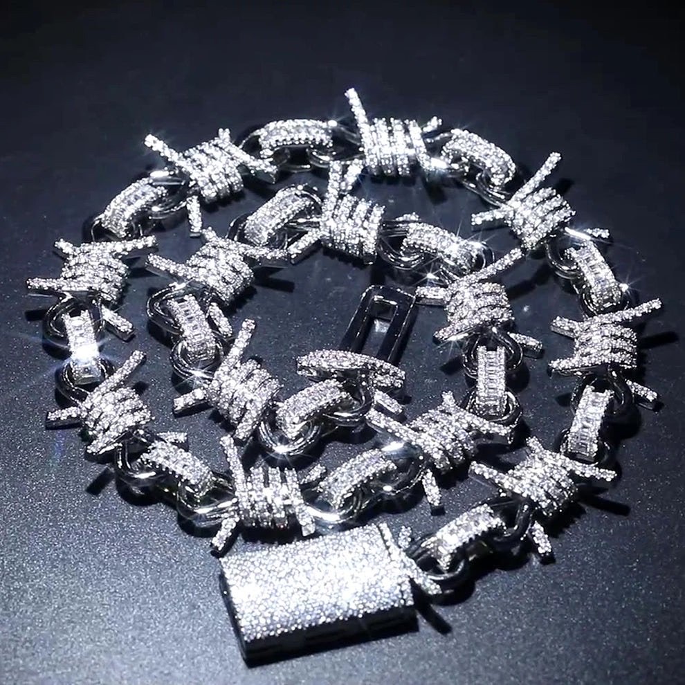 Bold Barbed Wire Link Chain – Edgy & Stunning Unisex Jewelry 24/7